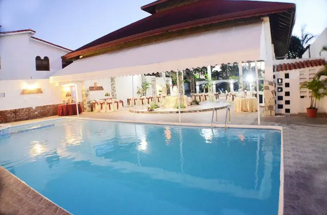 Hotel Tropicana Santo Domingo piscine